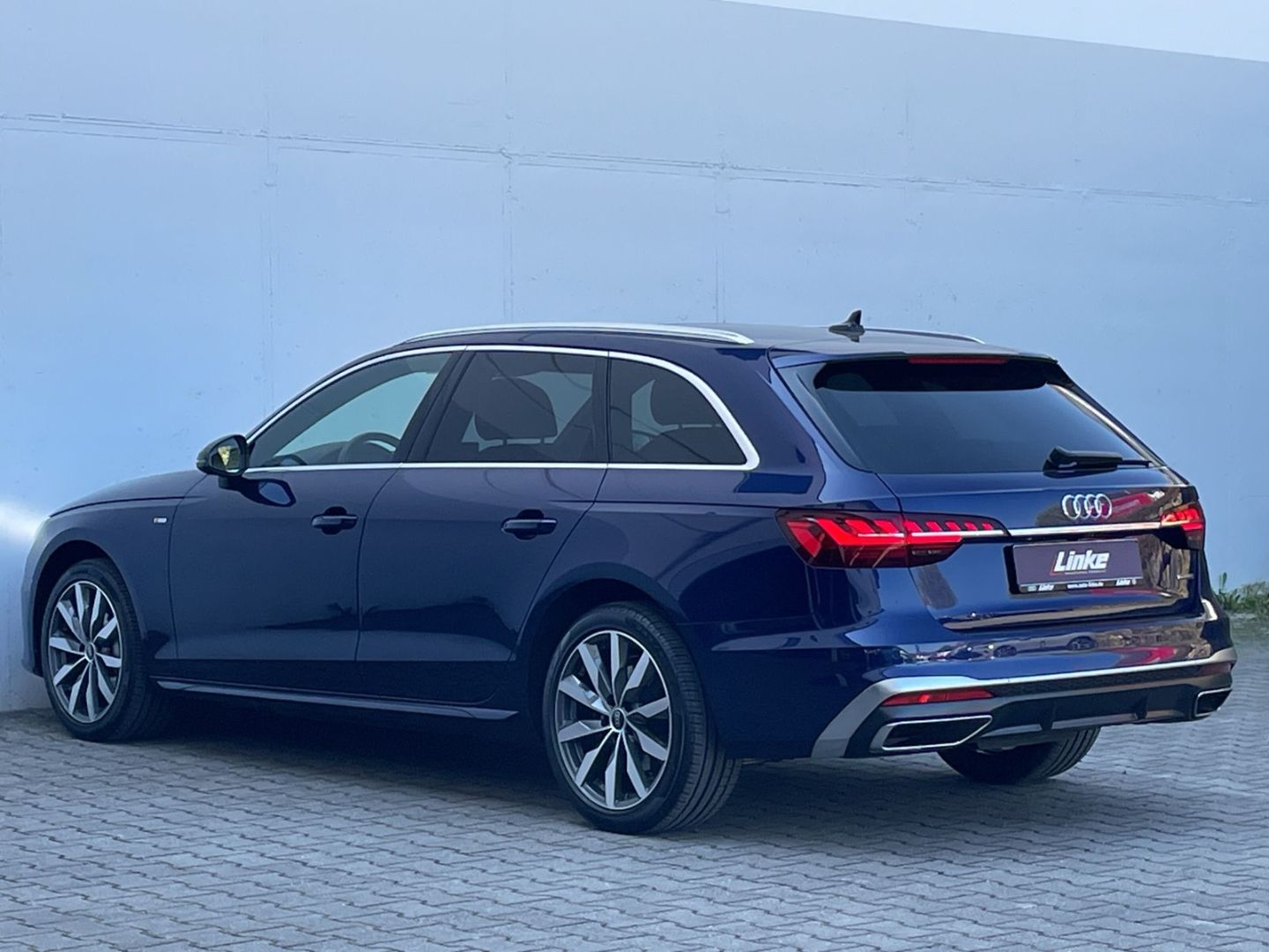 A4 40 TFSI Avant S line quattro Matrix/AHK/Pano/