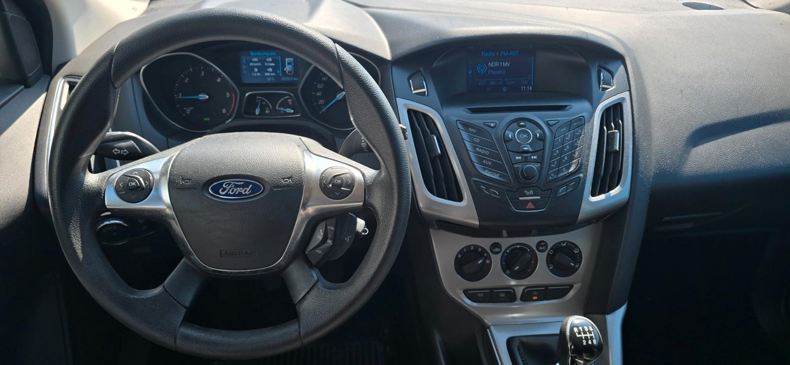 Ford Focus 2012 — photo 9