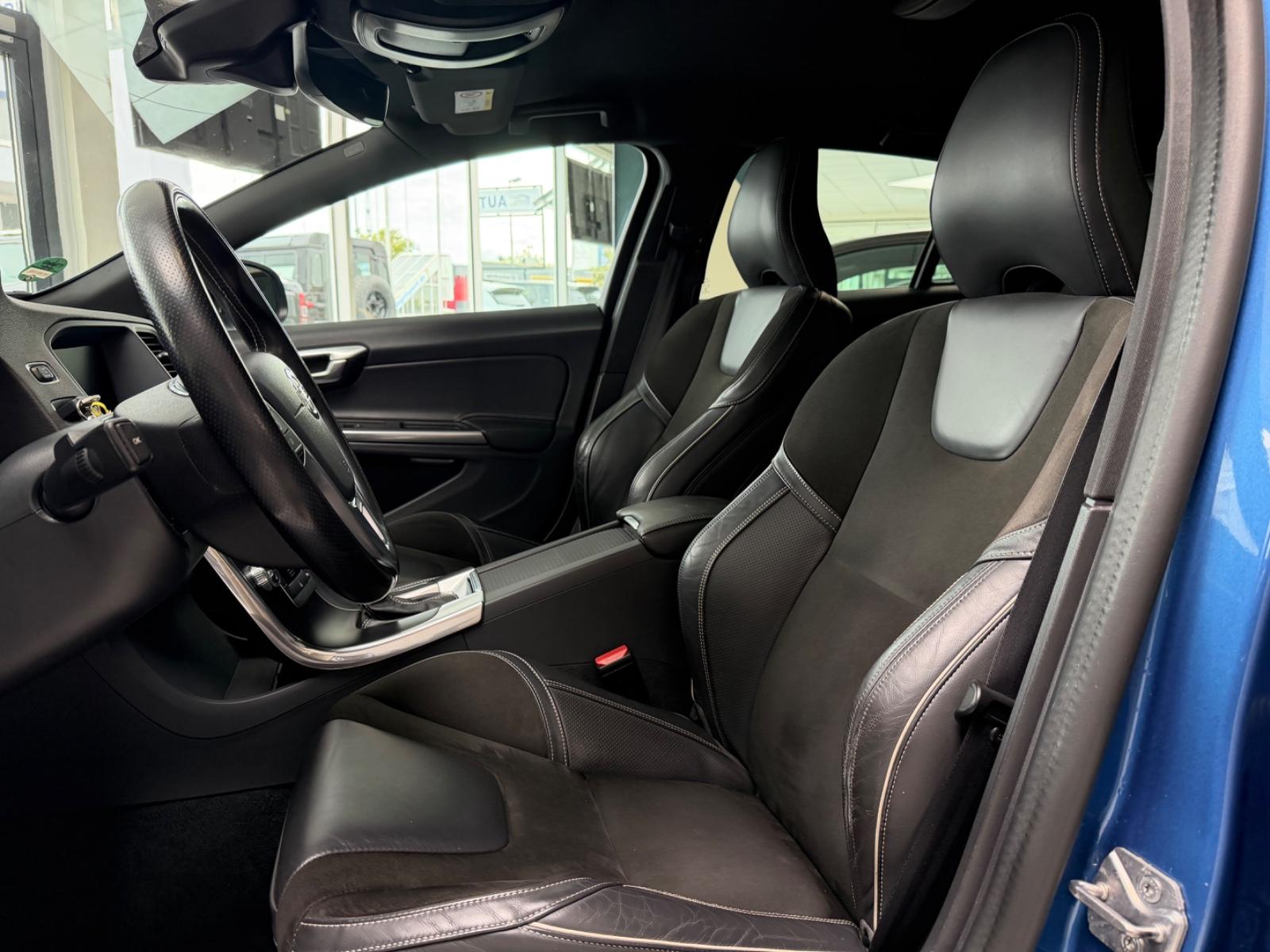 Volvo V60 D4 R Design Automatik NAVI SHZ PDC 18 ZOLL