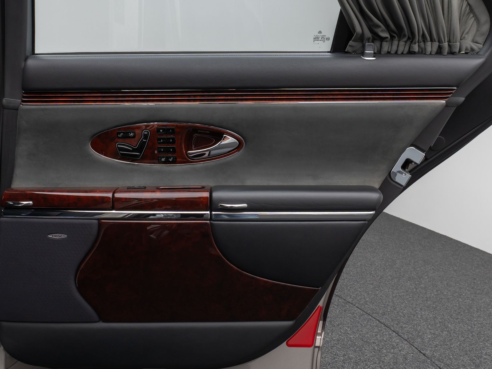 Fahrzeugabbildung Maybach 57 DUOTONE V12 Fondpaket Massage Solar VOLL