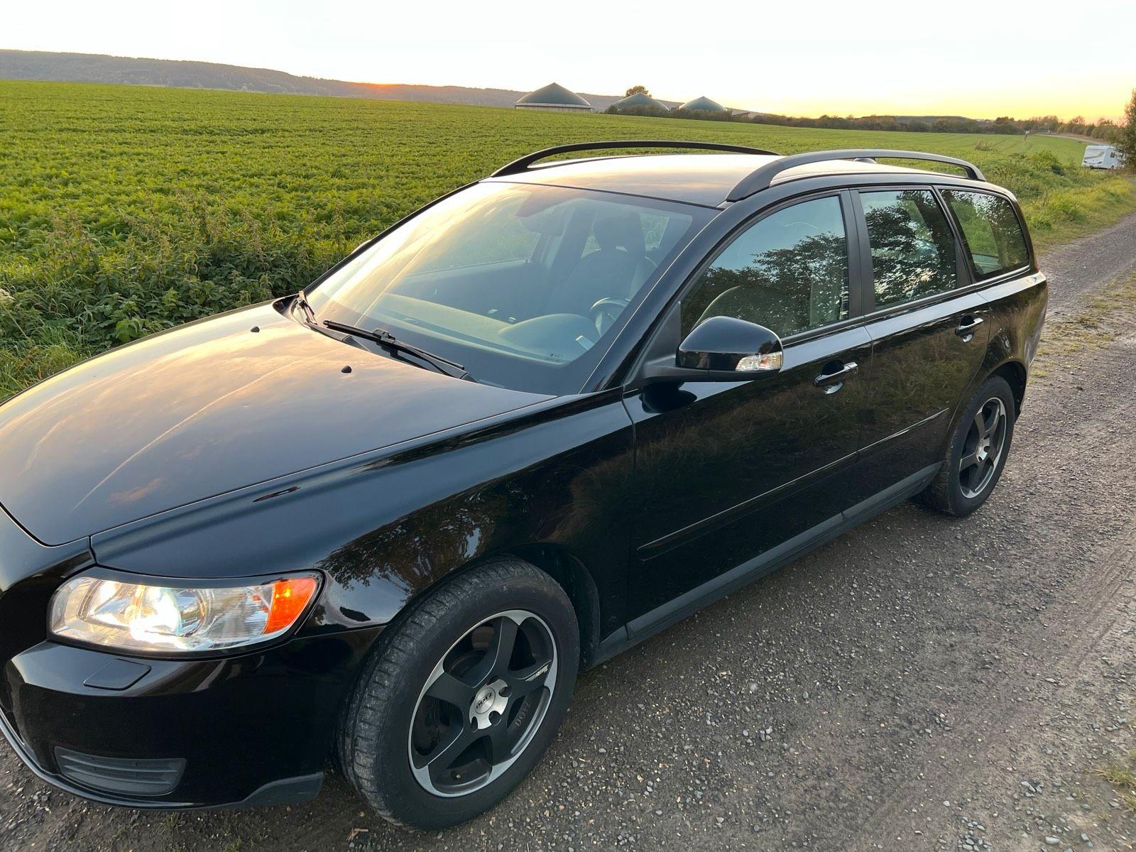 Volvo V50 2011 — rear view