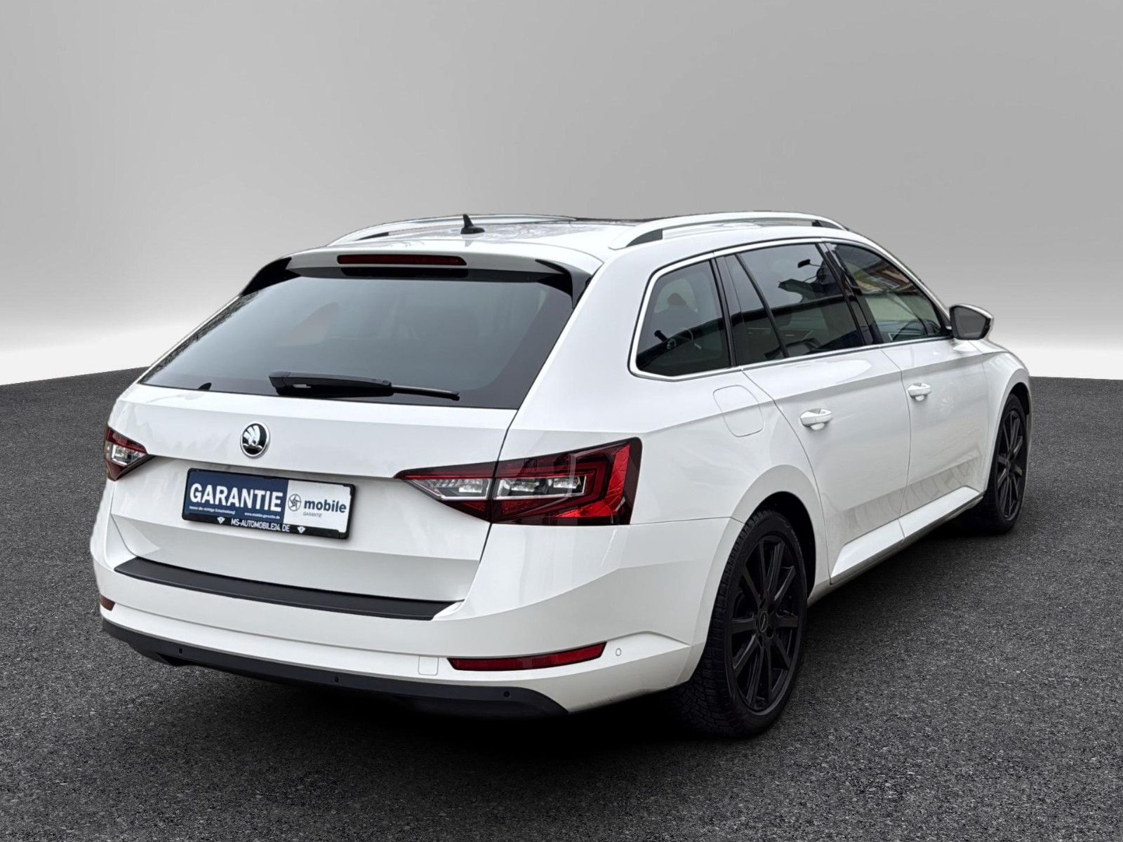 Fahrzeugabbildung SKODA Superb Combi Premium Edition/ AHK