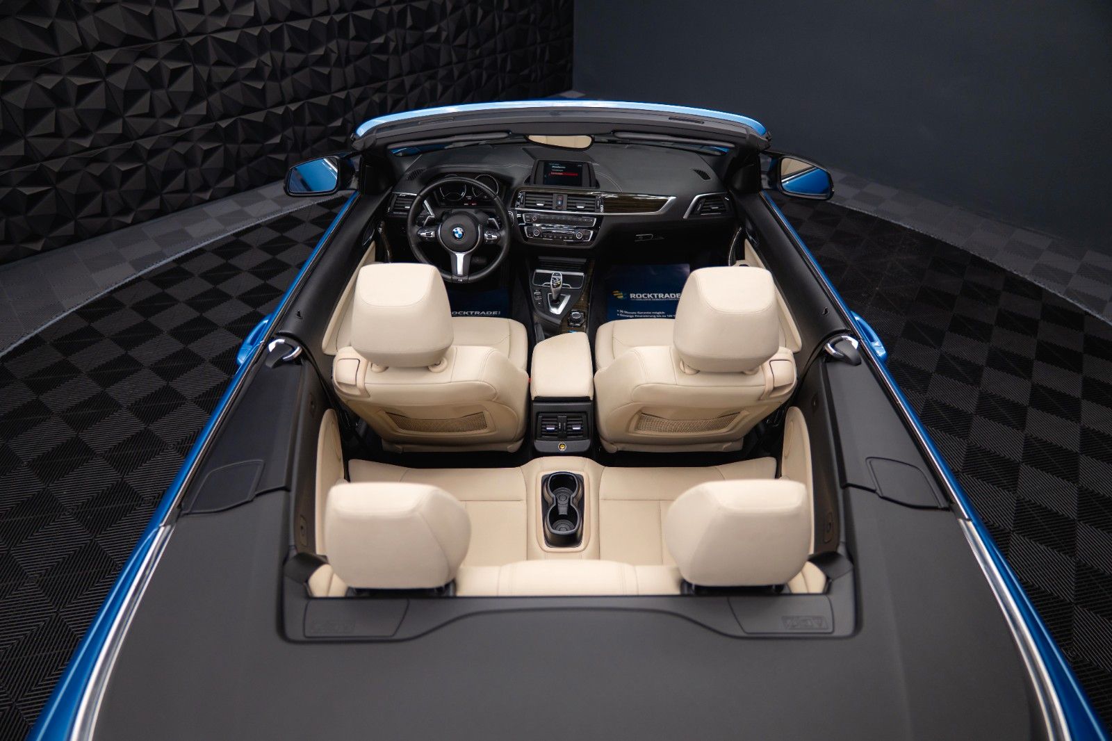 Fahrzeugabbildung BMW 230i Cabrio M-Sport Performance Shadow Line LED