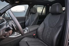 Fahrzeugabbildung BMW X5 xDrive 40d M-Sport*LASER*PANO*LUFT*B&W*AHK