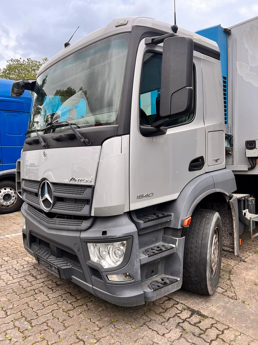 Fahrzeugabbildung Mercedes-Benz Axor 1840 mit Kühlkoffer, Frigoblock