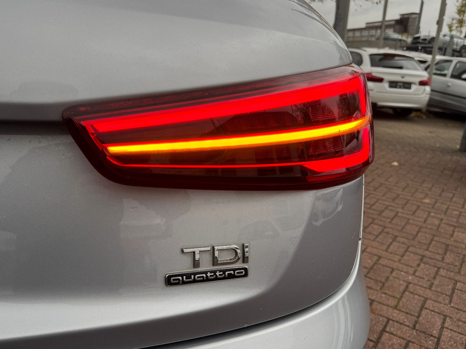 Fahrzeugabbildung Audi Q3 2.0 TDI QUATTRO S-TRONIC S-LINE SPORTPAKET