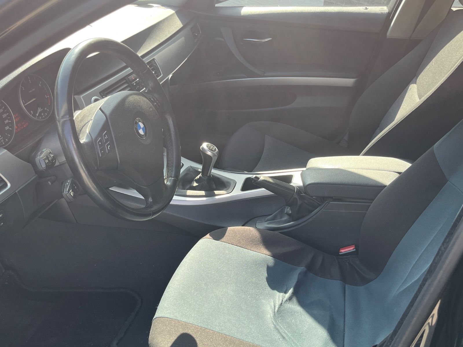 Fahrzeugabbildung BMW 318 2.0 Baureihe 3 Lim. 318d