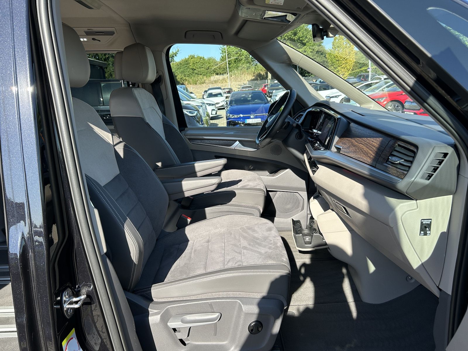 Volkswagen T7 Multivan 2.0 TDI DSG Style lang AHK Kamera foto 11