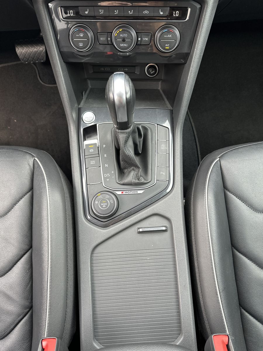 Fahrzeugabbildung Volkswagen Tiguan Allspace 2.0 TDI DSG HL 4M DSG NAV+LED+AC