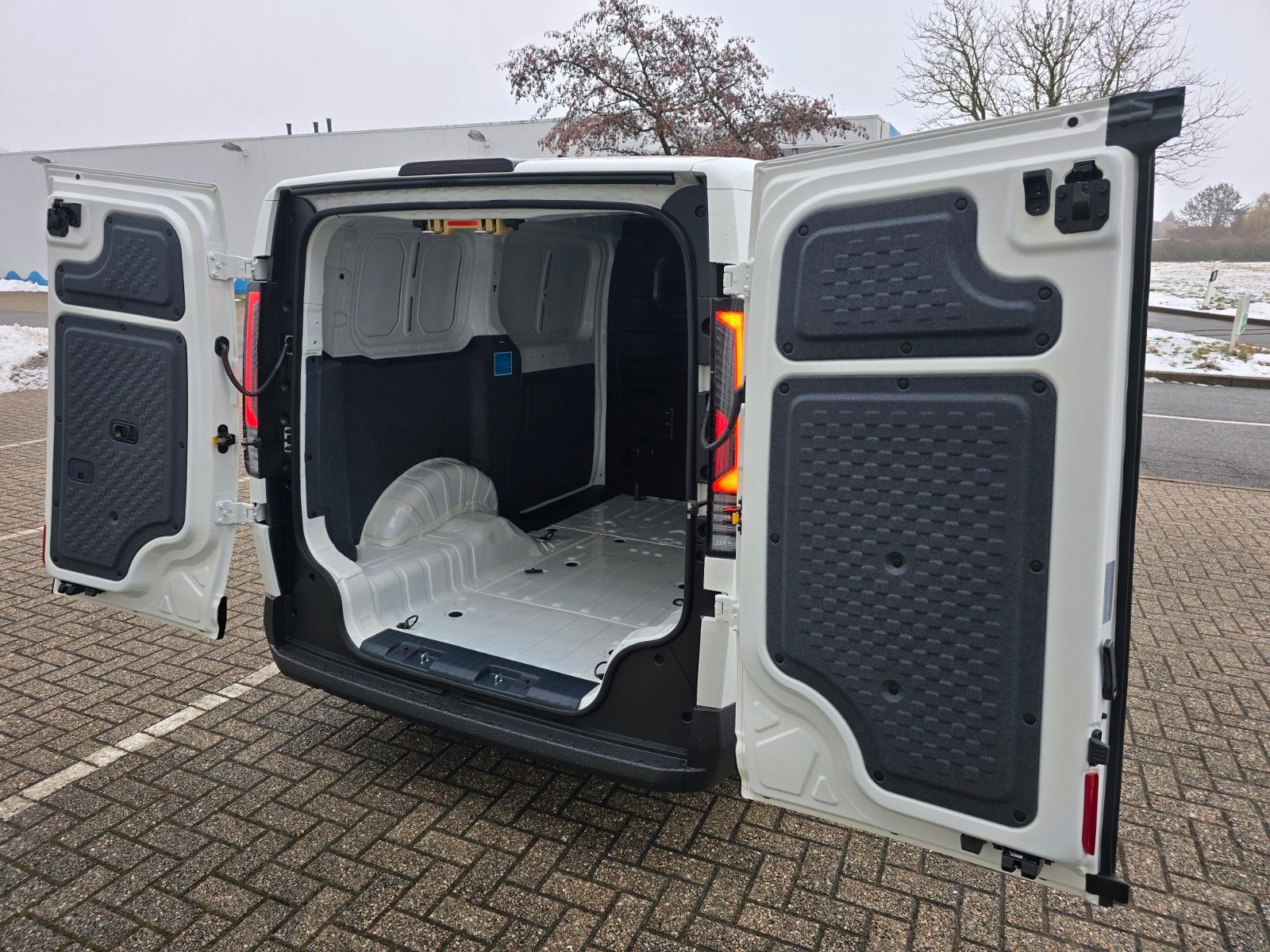 Fahrzeugabbildung Kia PV5 CARGO L2H1 3T 71.2 PLUS WP AW