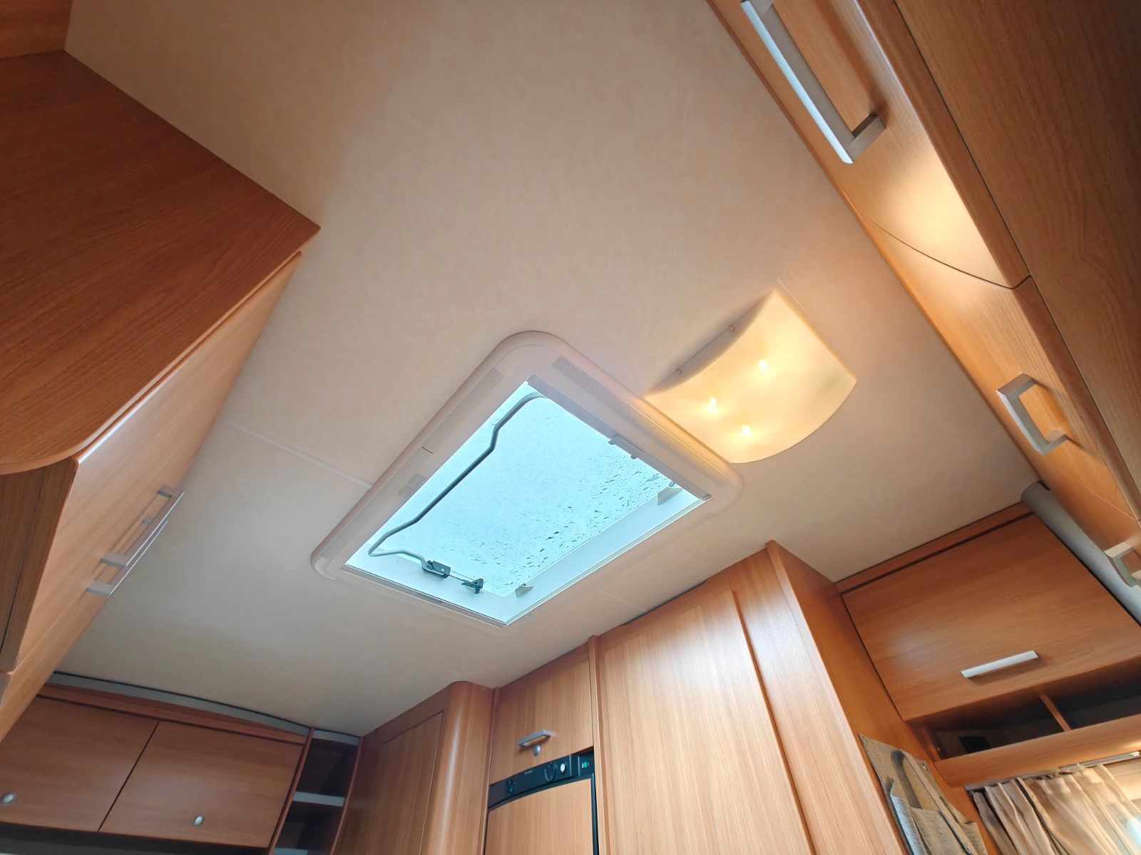 Fahrzeugabbildung Knaus Sport 400 LB - Doppelbett/Sitzgruppe, Superb -