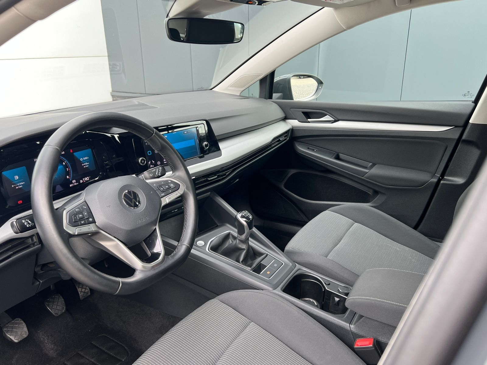 Fahrzeugabbildung Volkswagen Golf VIII 1.0 TSI *LED, Climatronic, Kessy, Digi