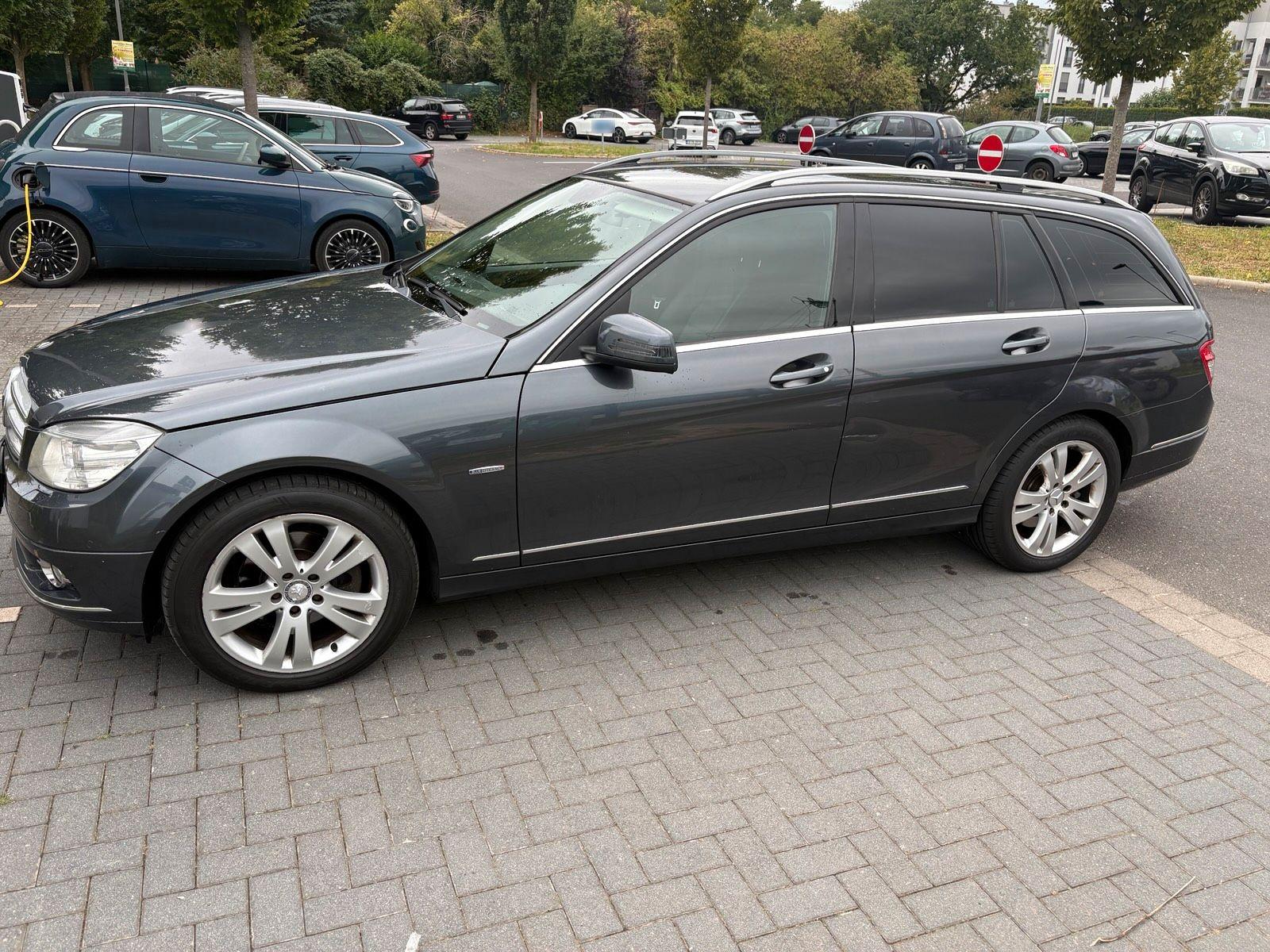 Mercedes-Benz E250 2010 — interior