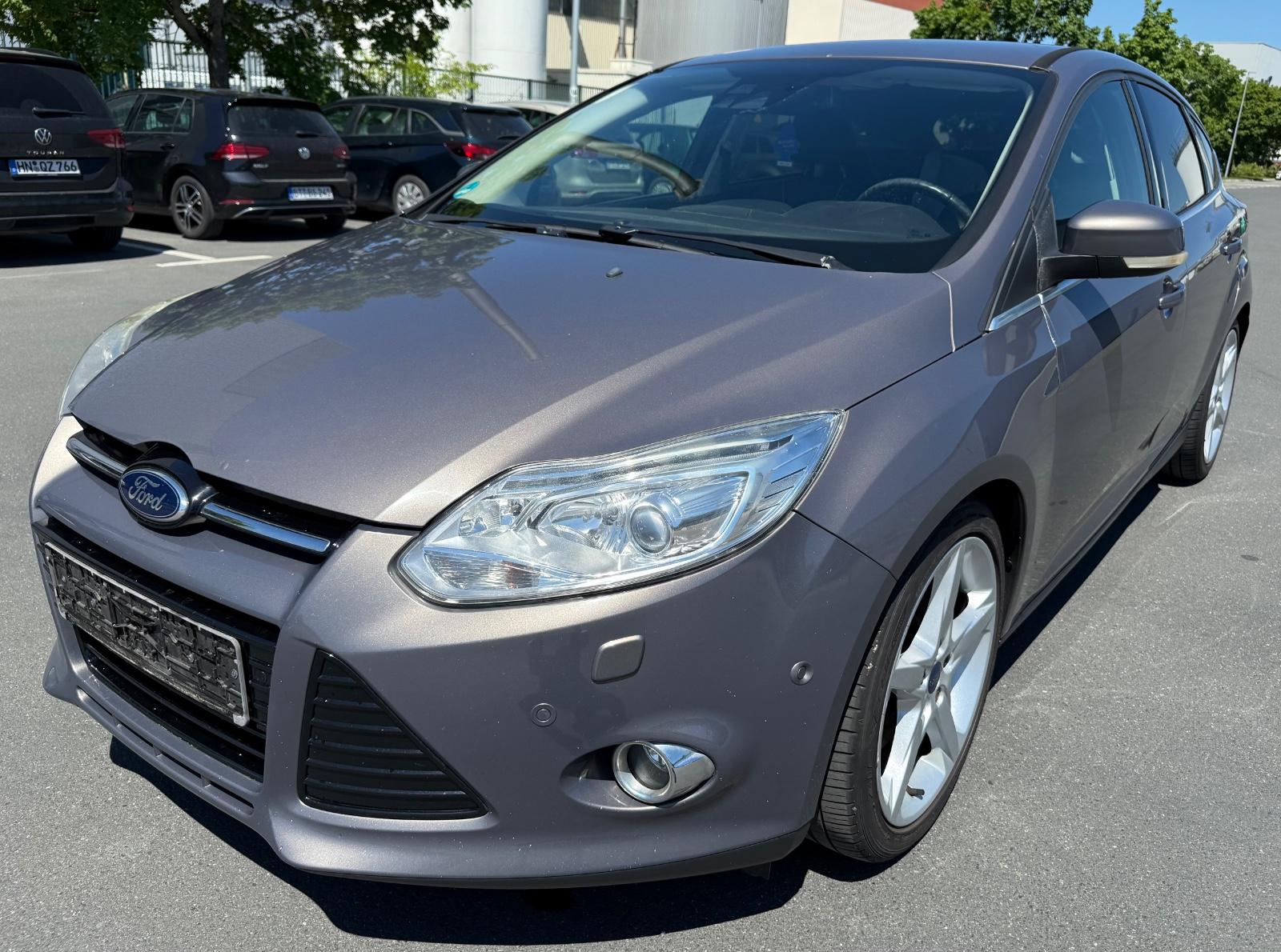 Ford Focus *INDIVIDUAL*LIMOUSINE*XENON*NAVI*LEDER*