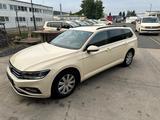 Volkswagen Passat Variant ..Top gepflegt - mit Diesel-Antrieb: Taxi, Kombi