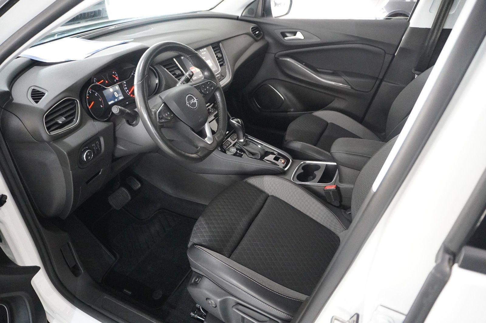 Fahrzeugabbildung Opel Grandland 1.5D ELEGANCE NAVI/LED/KAMERA/SPORT/SH