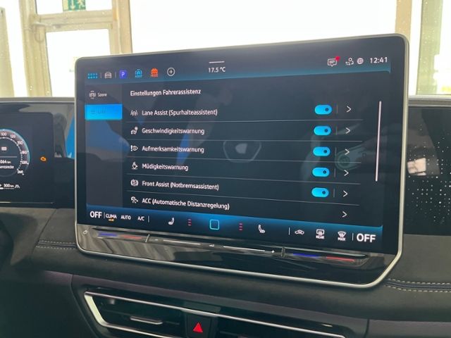Fahrzeugabbildung Volkswagen Tiguan 1.5 eTSI DSG R-LINE PANORAMA STDHZG NAVI