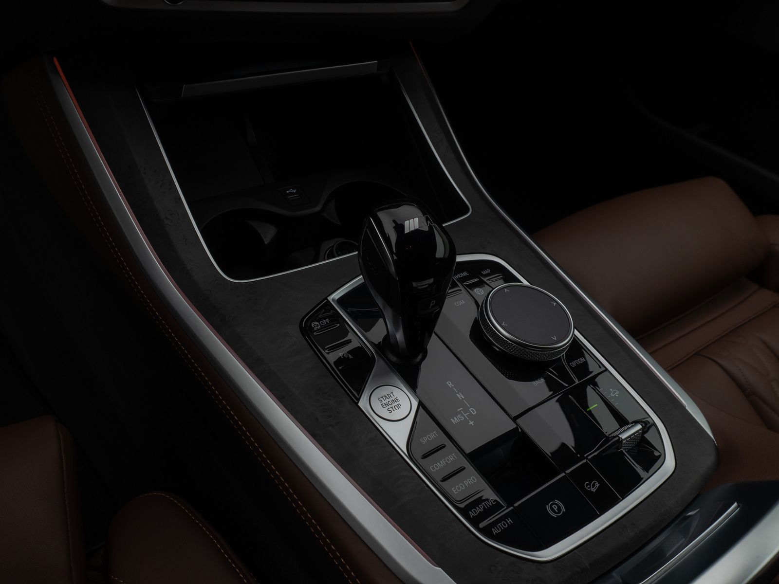 Fahrzeugabbildung BMW X5 xD30d M Sport Laser DAB HiFi AHK DiplayKey