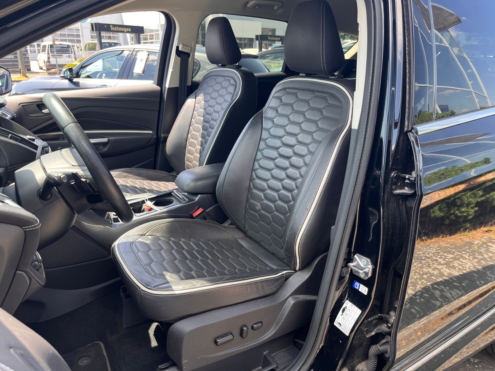 Fahrzeugabbildung Ford Kuga Vignale AWD AHK ACC * BEDINGT FAHRBEREIT