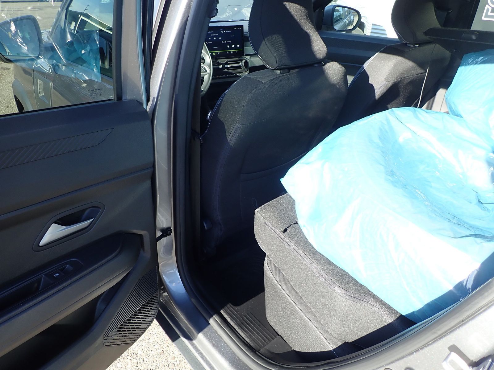 Fahrzeugabbildung Dacia Duster Hybrid 140 Journey