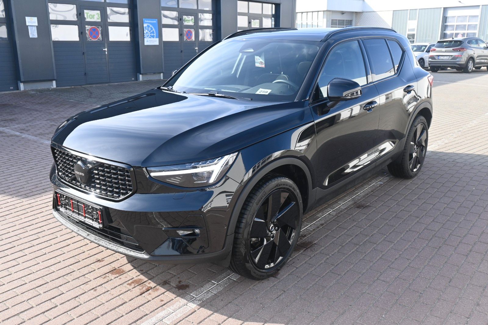 Fahrzeugabbildung Volvo XC40 B3 Plus Black Edition *360°*ACC*NAV*LED*PAN