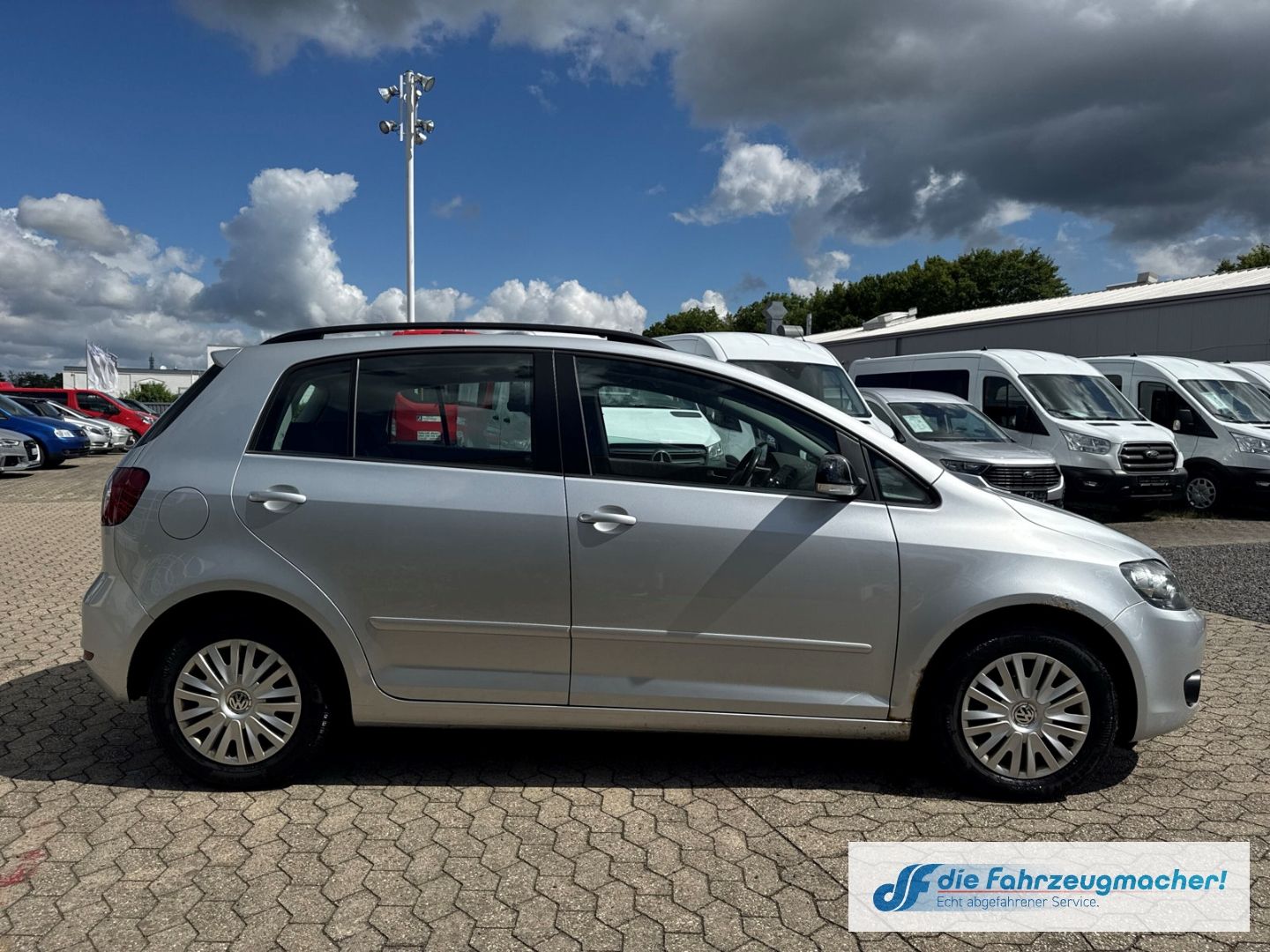 Fahrzeugabbildung Volkswagen Golf Plus VI Trendline Dyn. Kurvenlicht *EXPORT