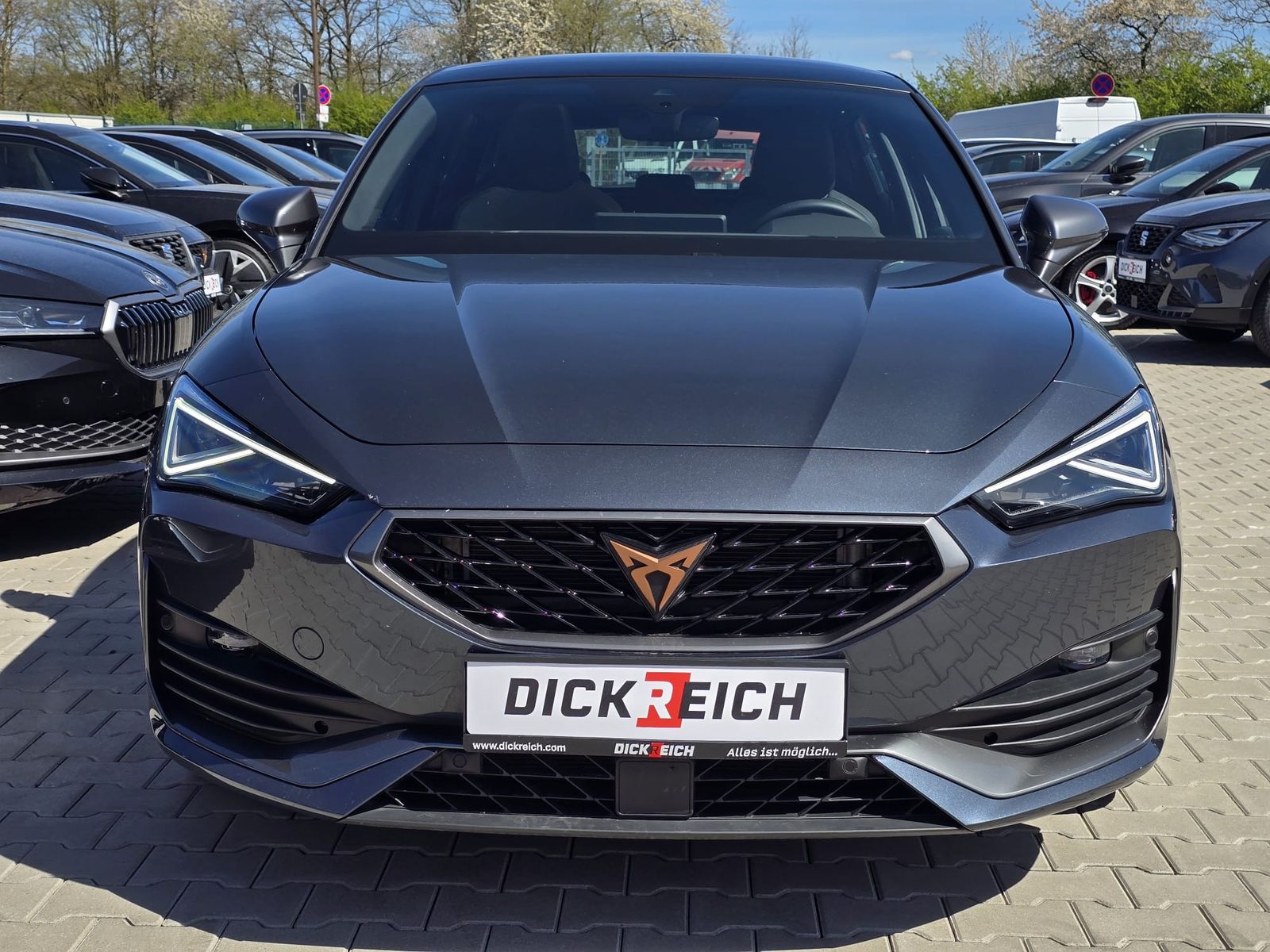Fahrzeugabbildung CUPRA Leon 1.5 eTSI DSG MATRIX*PANO*ACC*DCC*KAM*WINTER