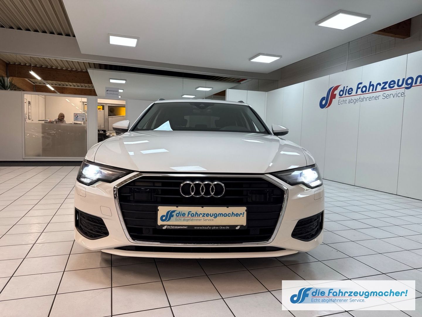 Fahrzeugabbildung Audi A6 Avant 40 TDI StandHZG AHK-klappbar Navi LED A