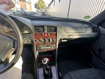 صورة 6 لـ 1996 Mercedes-BENZ C 180