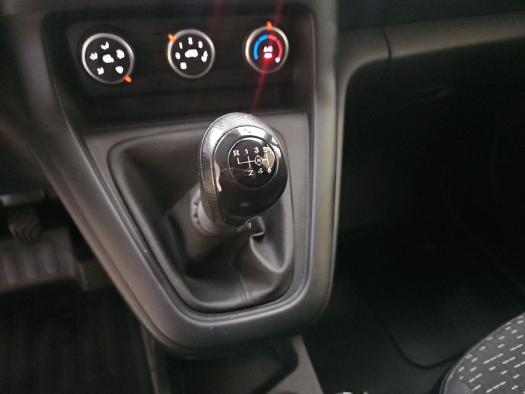Fahrzeugabbildung Mercedes-Benz Citan 108 Kasten BASE Standard Klima PTS hi.