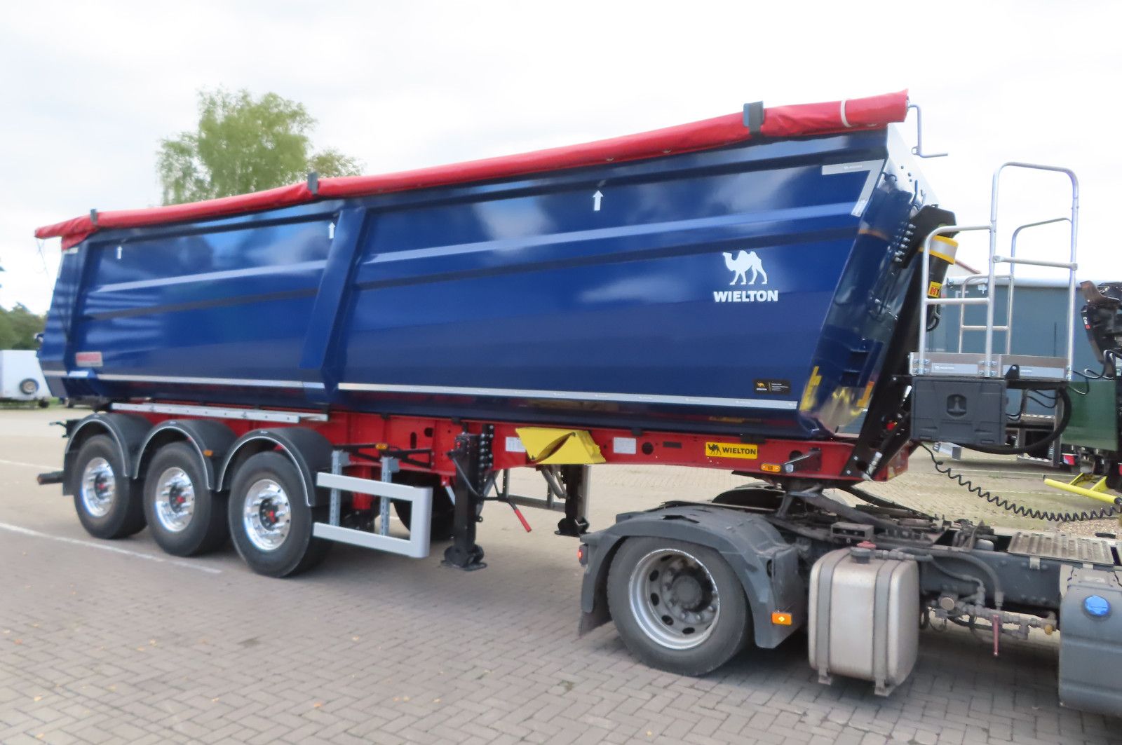 Fahrzeugabbildung Wielton Strong Master 3-Achs Kippsattelauflieger 33 m³