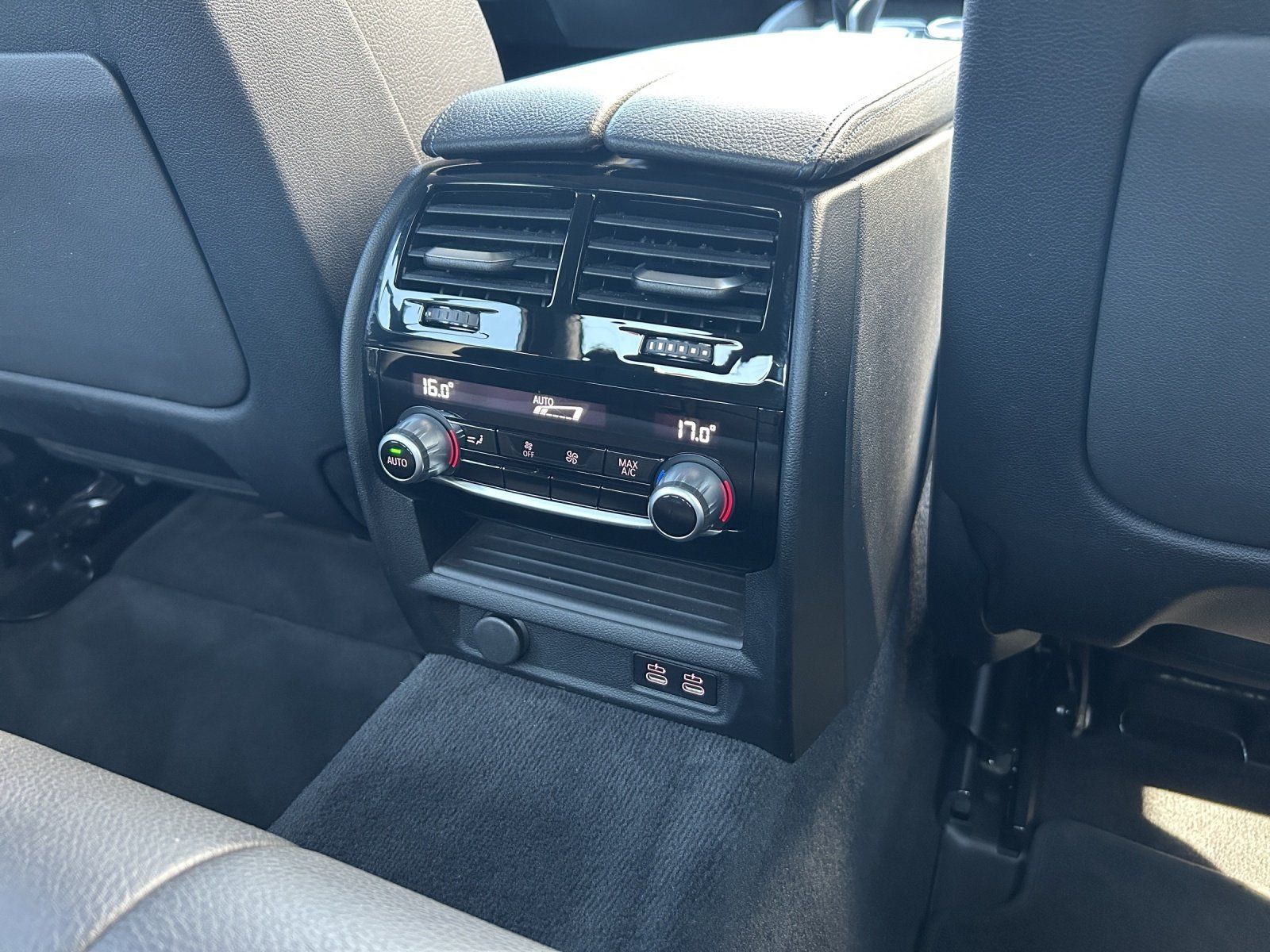 Fahrzeugabbildung BMW 530d Aut. M-Sportpaket/LIVE-COCKPIT/KAMERA/LED/