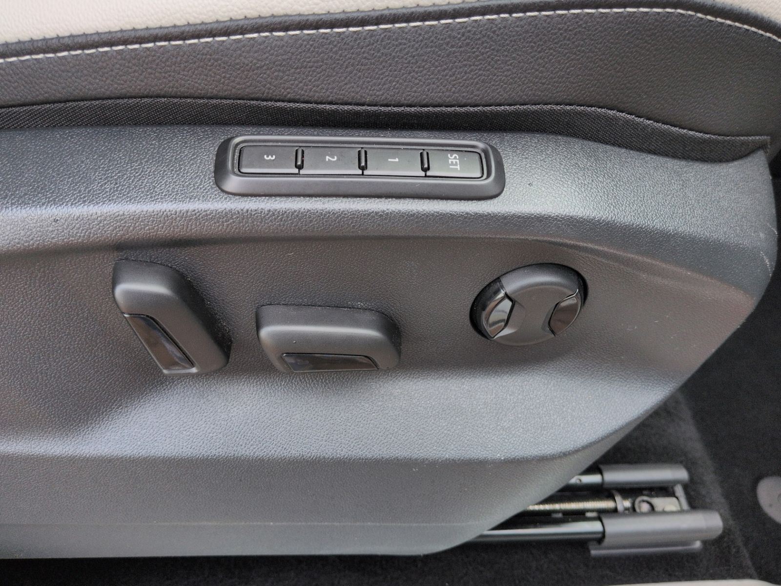Tiguan 2.0 TDI DSG 4M Highline AHK+PANO+Head-UP