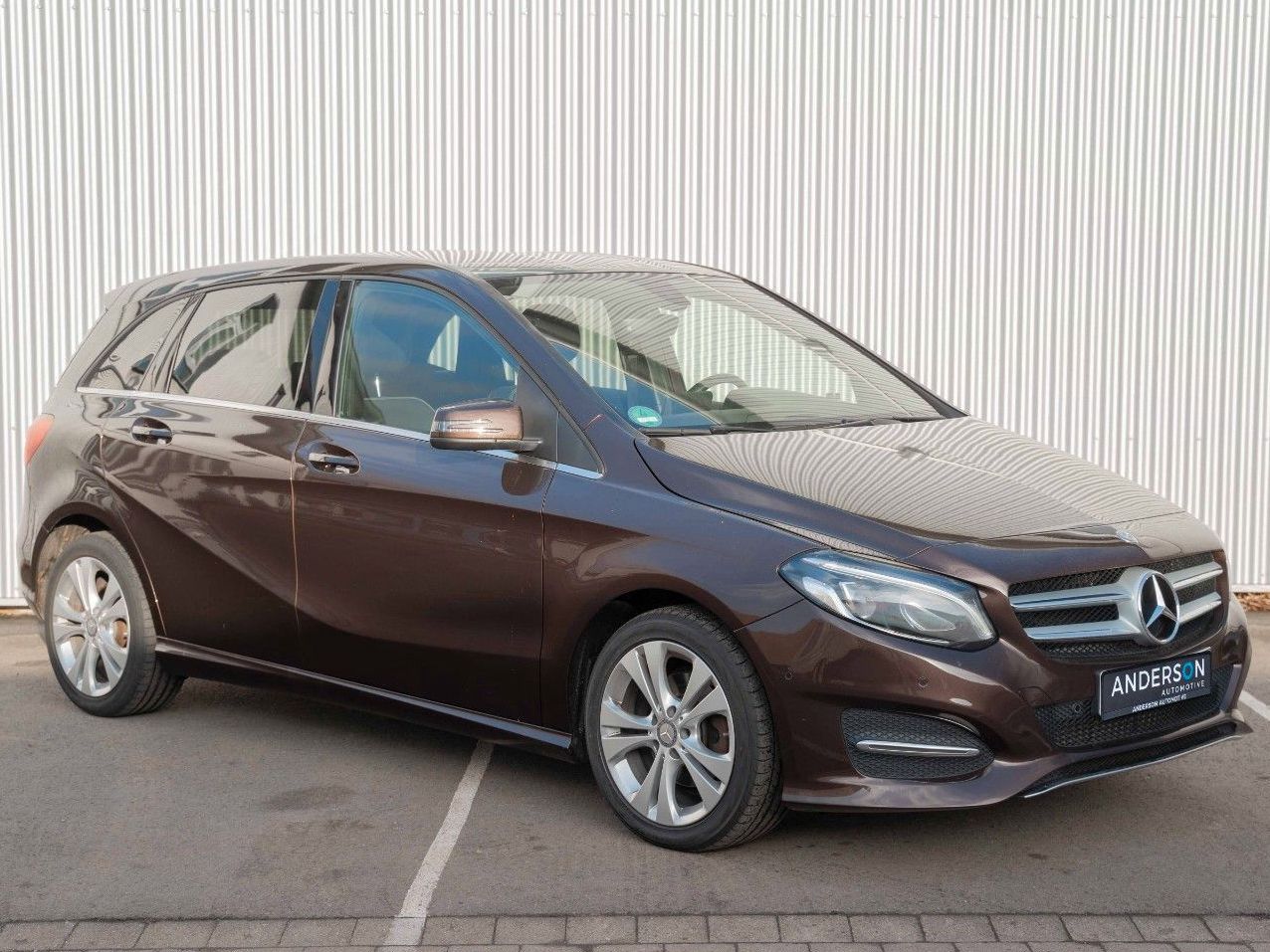 Fahrzeugabbildung Mercedes-Benz B 200 KAM PDC MFL XENON AHK -WENIG KM-