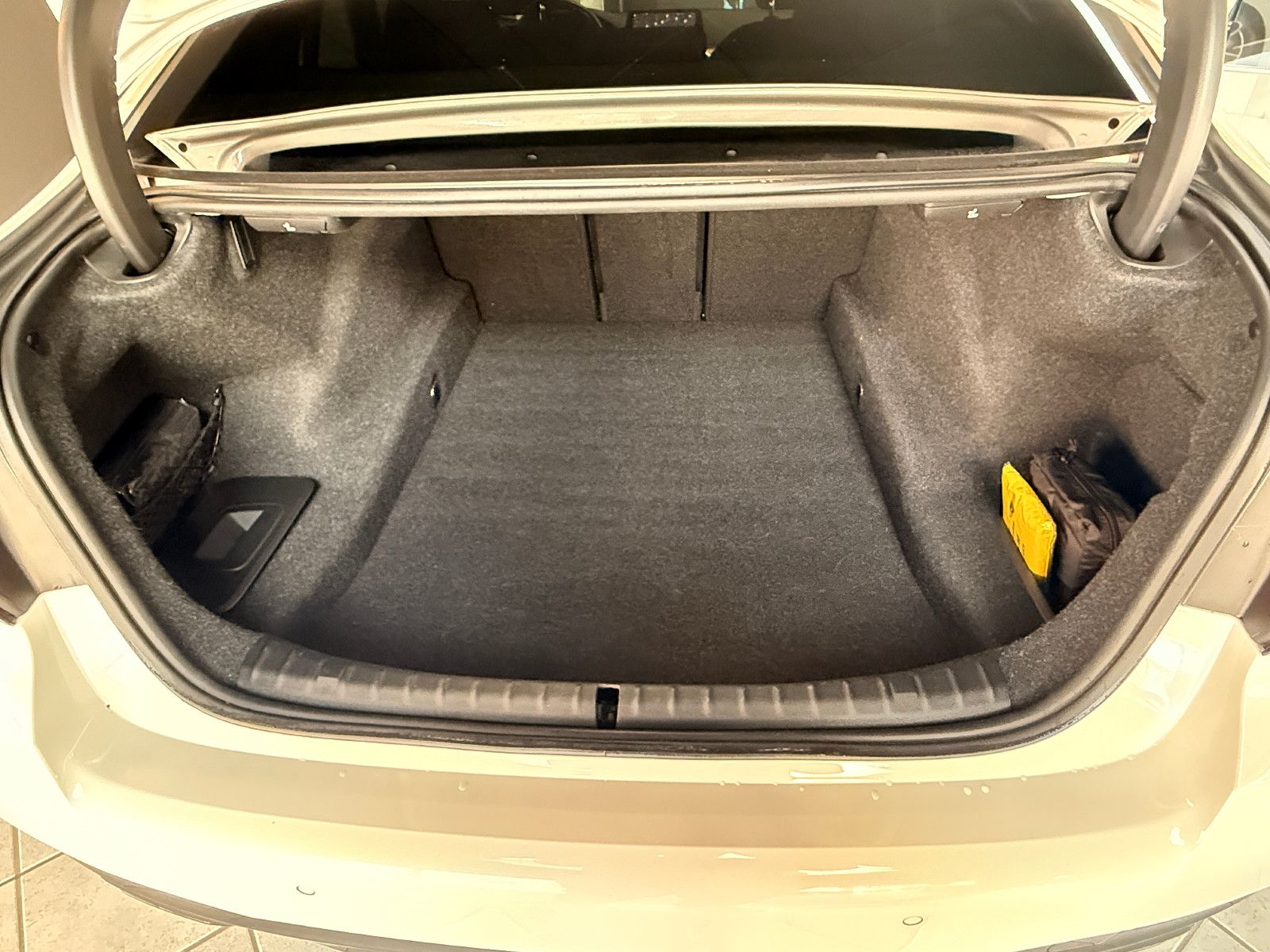 Fahrzeugabbildung BMW 530 d XDriveM Sport/M-PAKET/HARMAN-KARDON/AMBIE