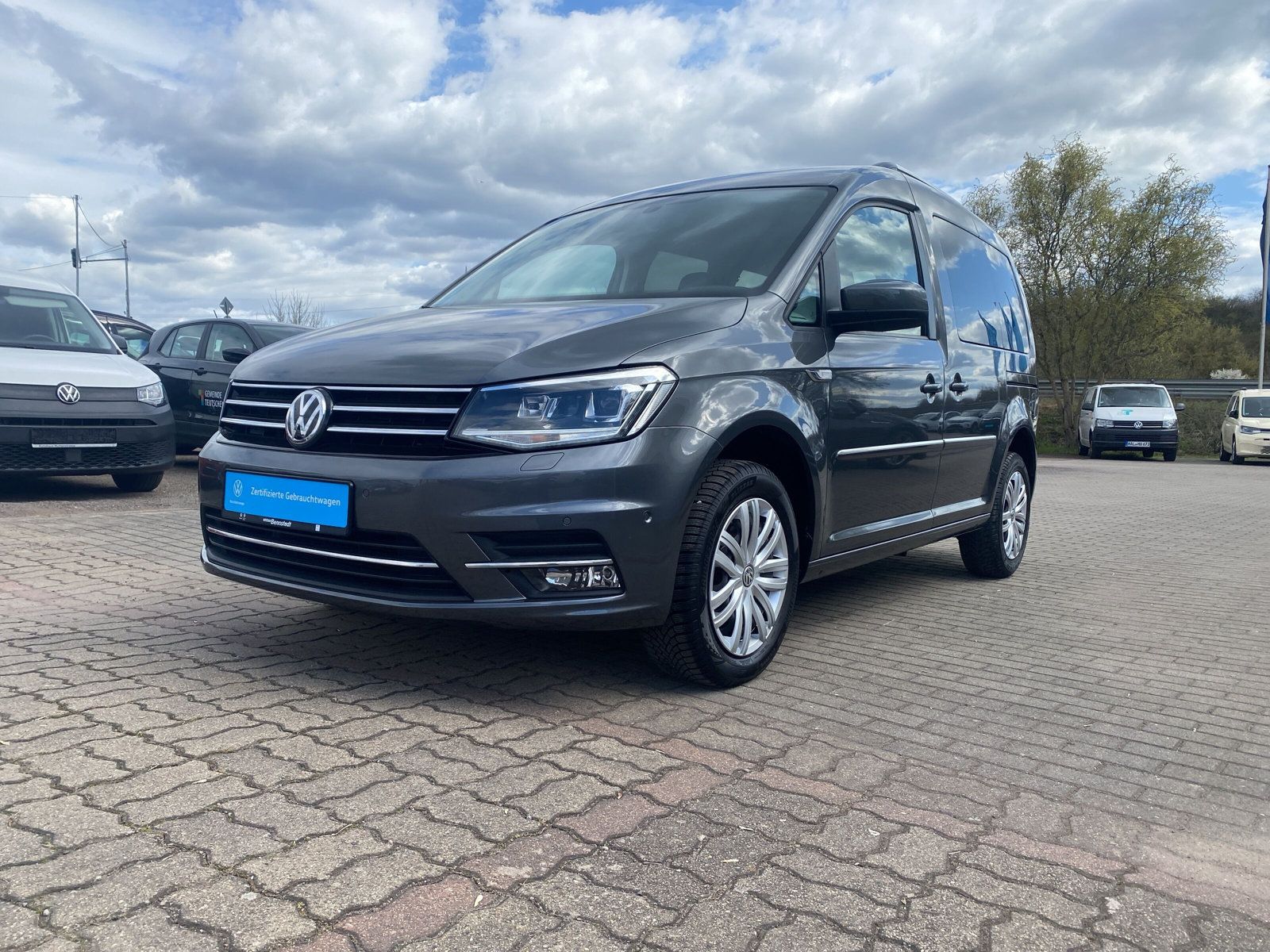 Fahrzeugabbildung Volkswagen Caddy 2.0 TDI Highline XENON NAVI STANDHZG