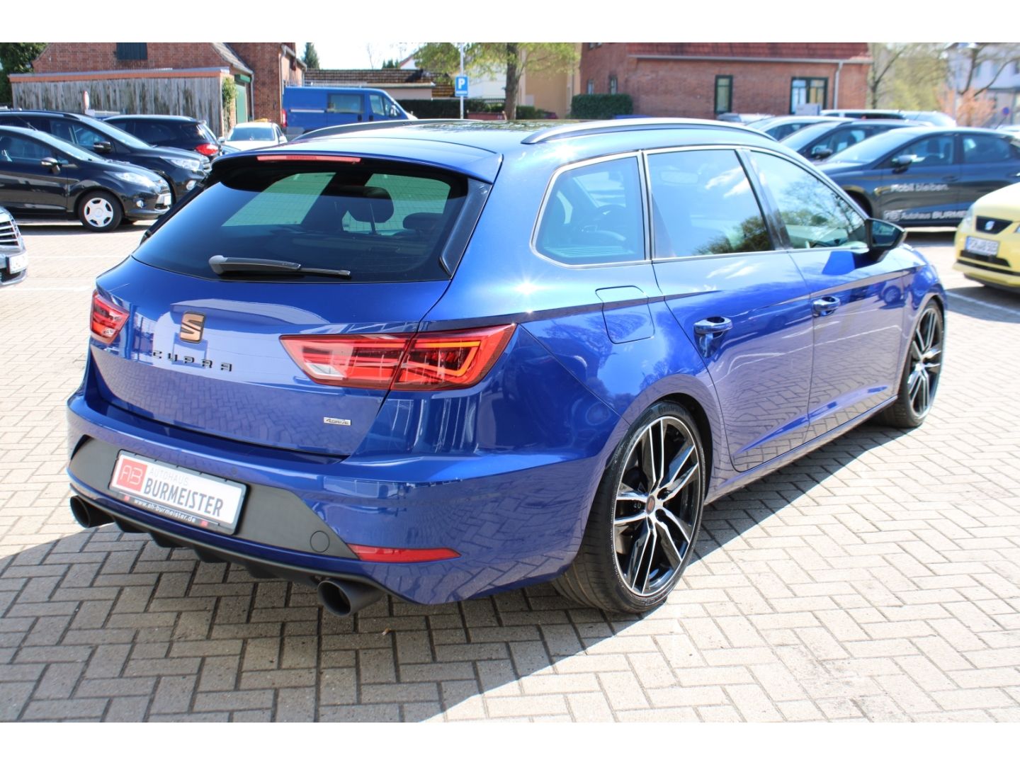 Fahrzeugabbildung SEAT Leon 300 4Drive Cupra Remus H&R DSG ACC LED Pano