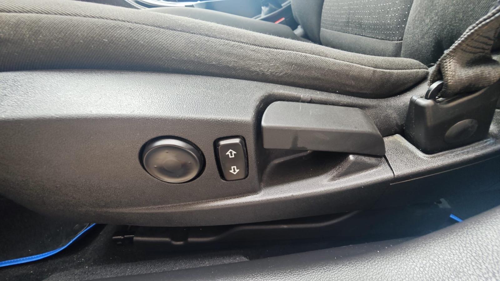 Opel Insignia 2010 — photo 15