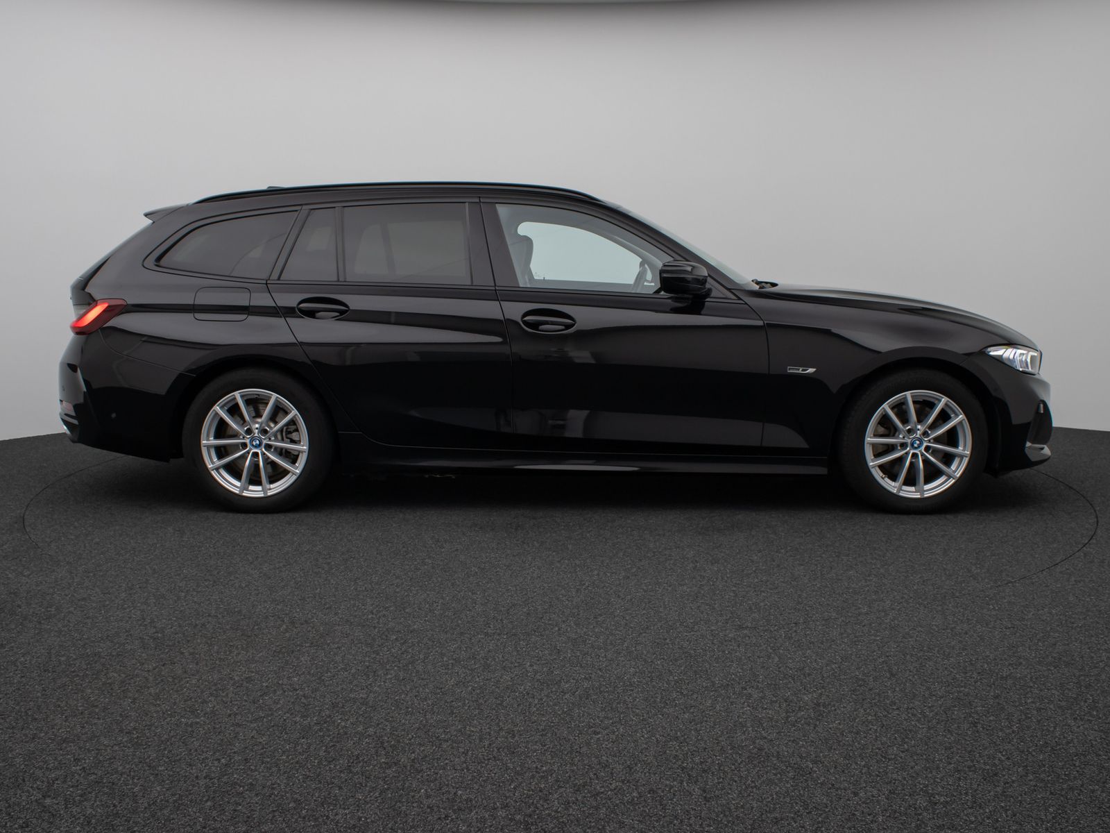 Fahrzeugabbildung BMW 320e Kamera HUD DAB H/K AHK Stop&Go Sport LED