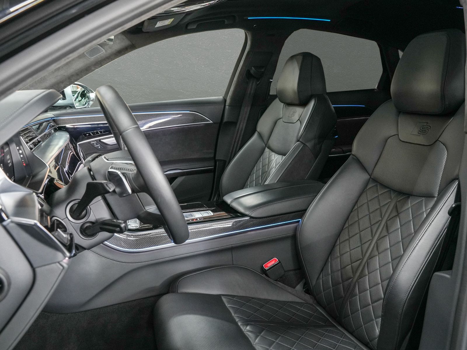 Fahrzeugabbildung Audi S8 ABT 700 - Massage vo+hi | Einzelsitze im Fond