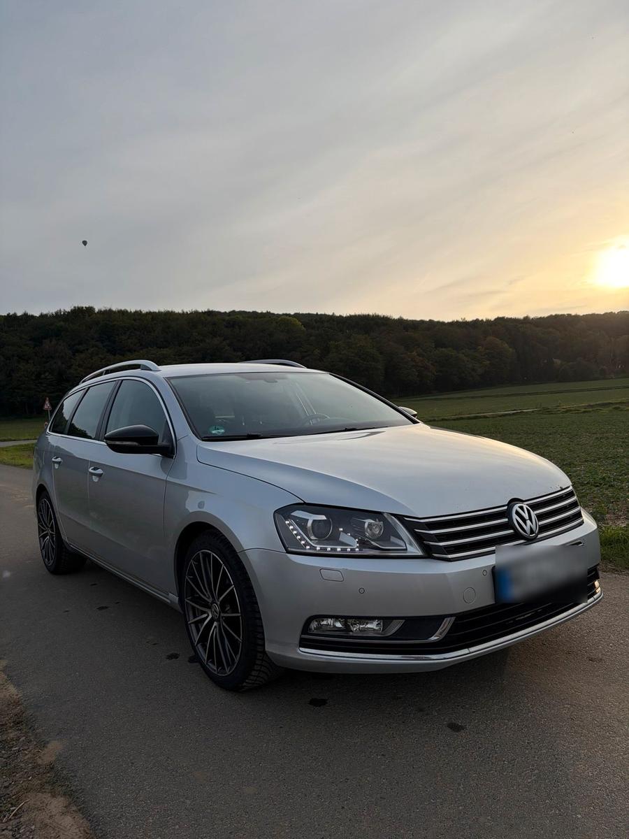 Volkswagen Passat 2014 — rear view