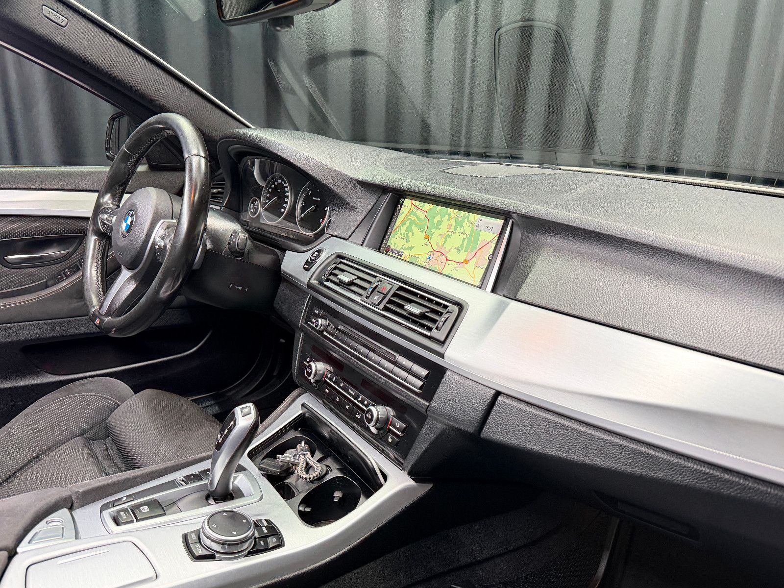 Fahrzeugabbildung BMW 520 d Touring|M-Paket|HIFI|PDC|Komfortzugang