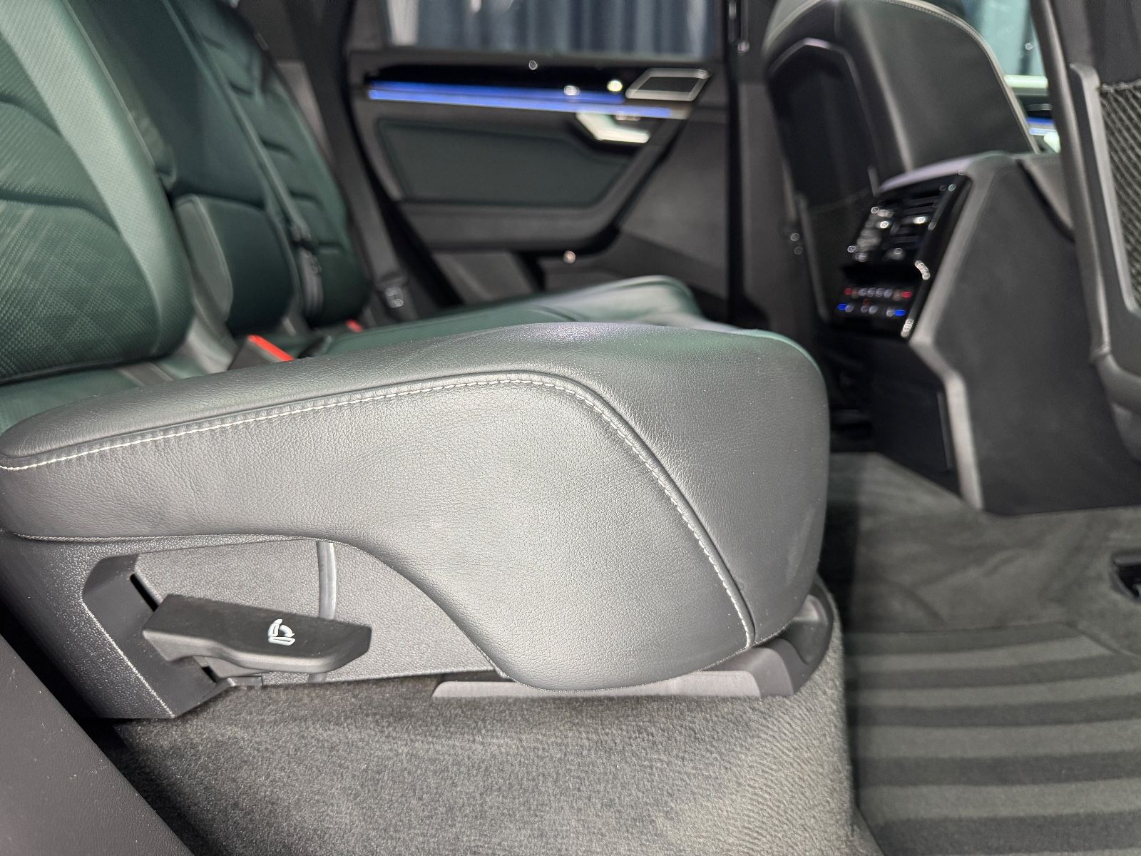 Fahrzeugabbildung Volkswagen Touareg 4.0 TDI V8 Atmosphere 4Motion|R-LINE|AHK