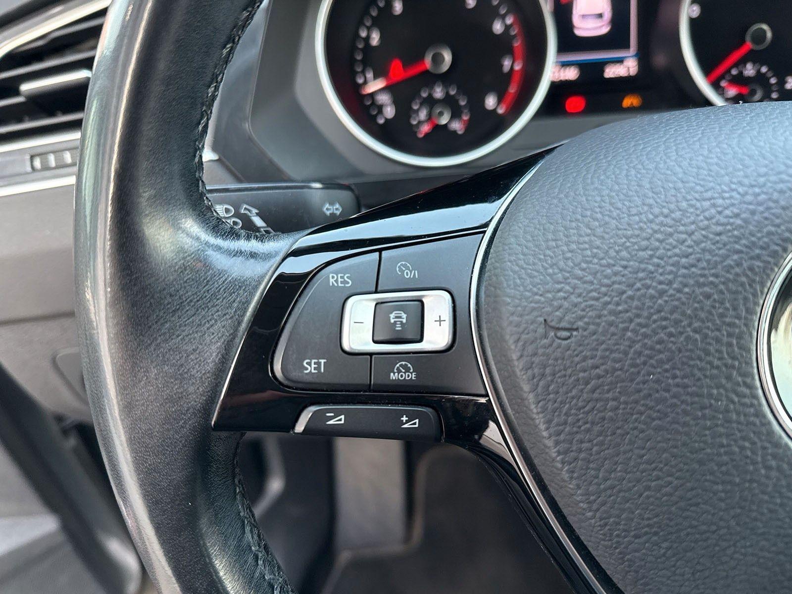 Fahrzeugabbildung Volkswagen Tiguan Comfortline *ACC*AHK*Carplay*Navi*DAB+