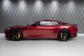 DBS COUPÉ 2023 RED/BLACK-RED CARBON SPORT SEATS