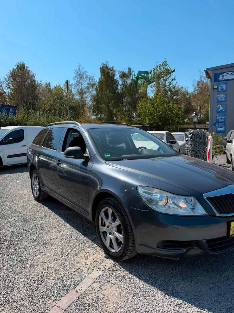 Skoda Octavia 2011 — вигляд ззаду