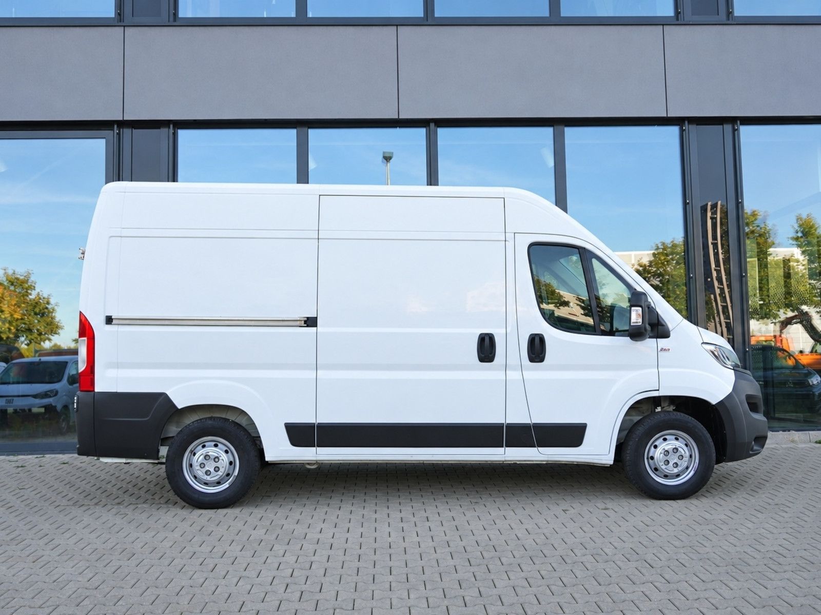 Opel Movano L2H2 120 / Laderaumverkleidung imagem 3