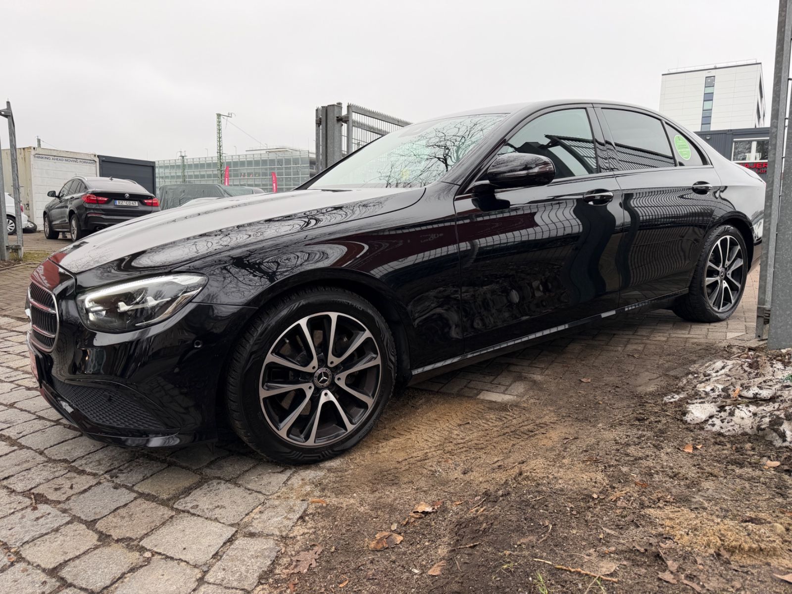 Fahrzeugabbildung Mercedes-Benz E 220d Night-Paket*JUNGE STERNE*KAMERA*LED*