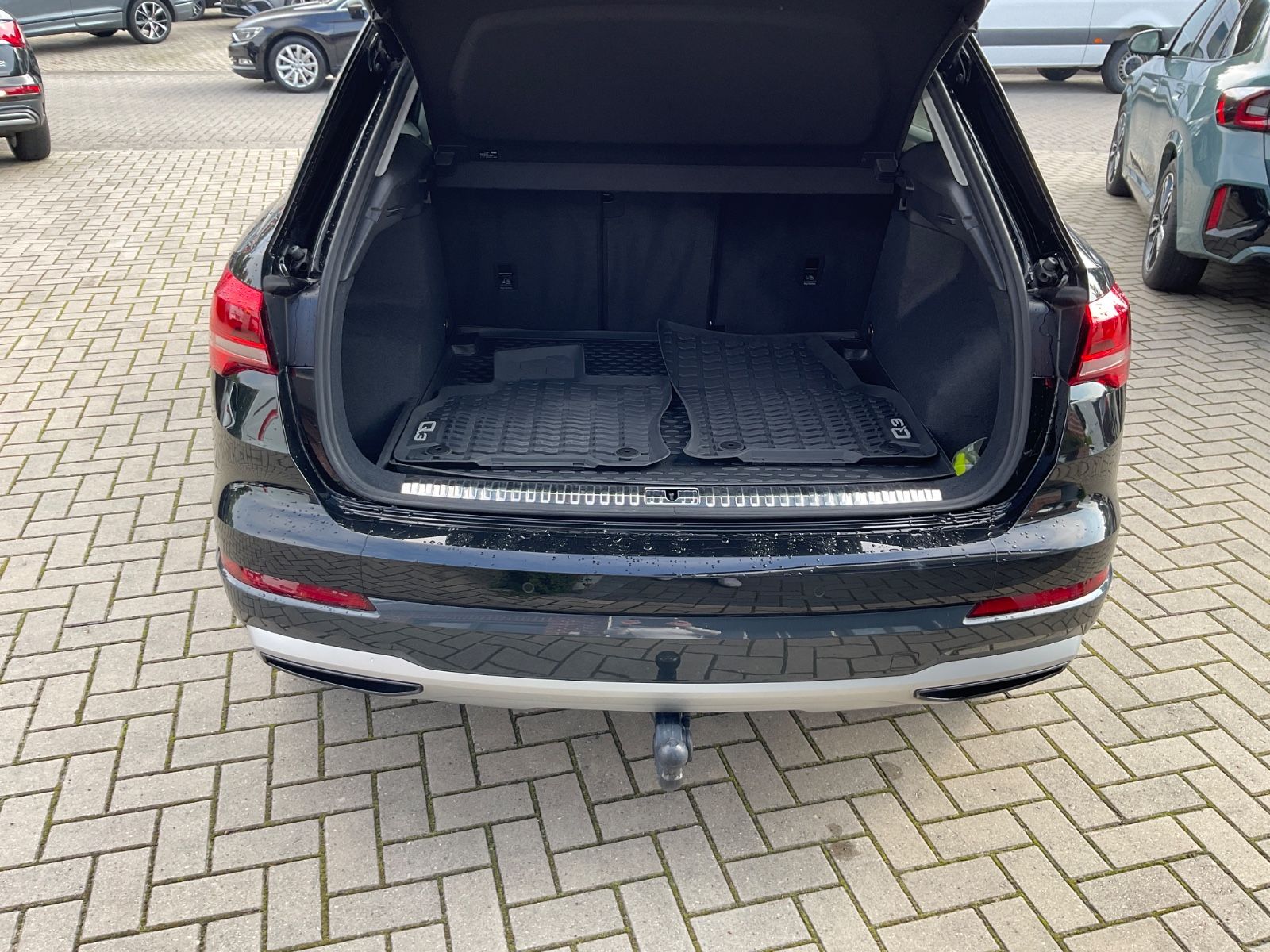 Fahrzeugabbildung Audi Q3 35 TDI S tronic,AHK,Kamera,GJR,LED