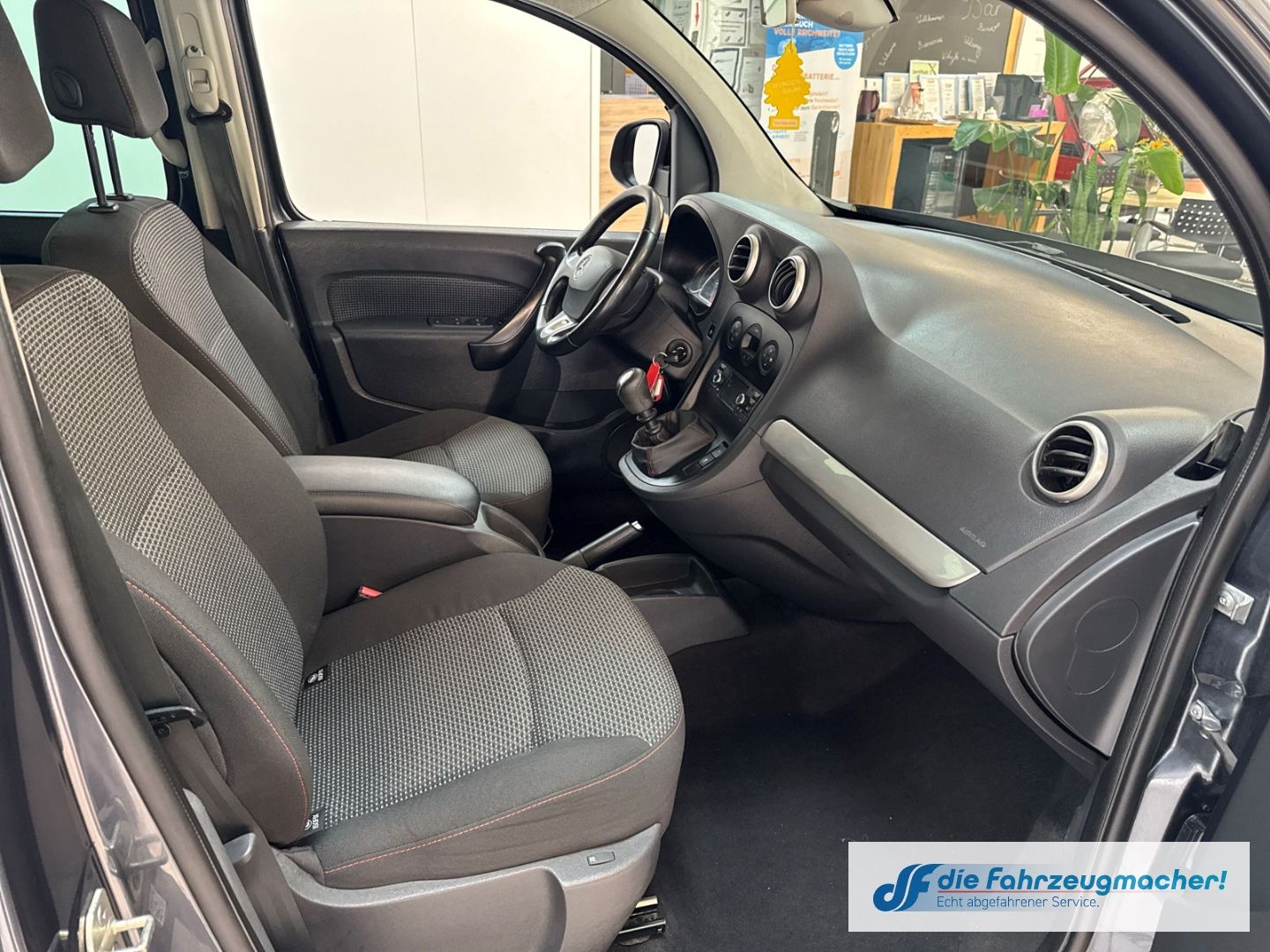 Fahrzeugabbildung Mercedes-Benz Citan 111 CDI lang Tourer Edition Klimaautom SH